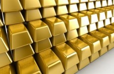 عالميا.. انخفاض أسعار الذهب مع ارتفاع بالدولار