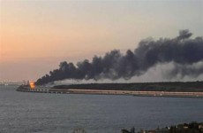 دوي انفجارات وإعلان حالة "طوارئ".. ماذا يحدث قرب جسر القرم؟