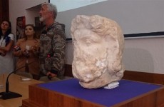 يعود الى القرن الأول قبل الميلاد.. العثور على رأس تمثال لملك من الإغريق