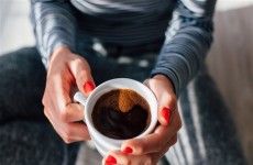 تحذير لعشاق القهوة الصباحية: لا تشربوها عند الاستيقاظ اطلاقاً!