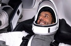 تقل رائد فضاء عربي.. هبوط مركبة "دراغون" على الأرض