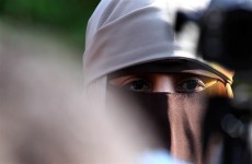 دولة أوروبية تحظر ارتداء "النقاب".. هذه عقوبة المخالفة