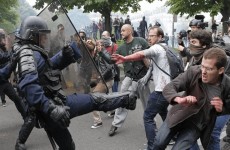 الاف الفرنسيين يتظاهرون في باريس