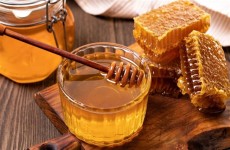 تحذير طبي من الإفراط بتناول العسل.. سيؤدي لهذه المخاطر