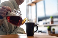 أطباء يكشفون عواقب الإفراط في شرب الشاي