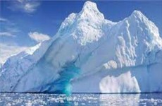 القطب الجنوبي.. أكبر جبل جليدي في العالم بدأ بالتحرك