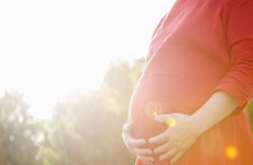 كيف يمكن لأشعة الشمس أن تؤثر على القدرة الإنجابية للنساء؟