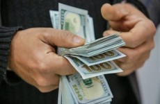 الدولار يواصل الانخفاض في اسواق بغداد