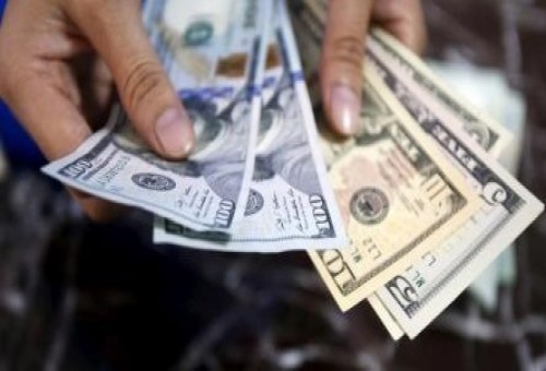 اسعار صرف الدولار تسجل أرتفاعا طفيفاً أمام الدينار العراقي في سوق العملات المحلية