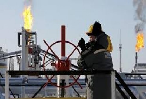أسعار النفط تتراجع بعد ارتفاع مخزونات الخام في الولايات المتحدة الأمريكية