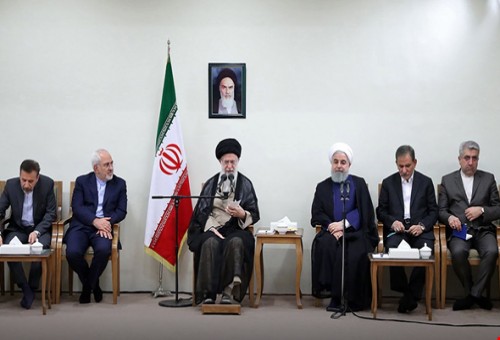 خامنئي :يجب ان لايبقى اقتصاد ايران معلقاً بالاتفاق النووي وعلى الاوروبيين تقديم الضمانات الكافية للمحافظة عليه