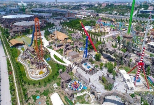 تركيا تفتح أكبر حديقة ألعاب في أوروبا