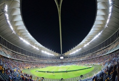 سرقة كأس دوري جنوب إفريقيا الممتاز قبيل انطلاق المباراة النهائية