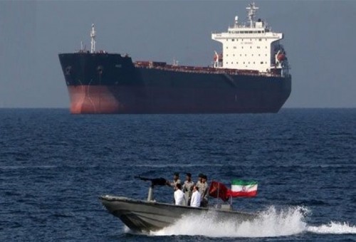 القيادة الأمريكية: قوات إيرانية مدعومة بسفينتين ومروحية استولت على "ويلا" بالمياه الدولية
