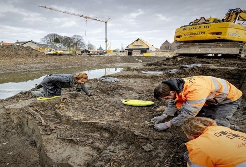 اكتشاف مقبرة غامضة في هولندا