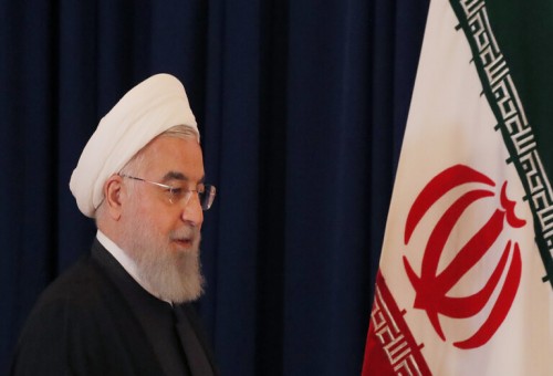 البرلمان الإيراني يصوت على قرار يهدد الرئيس روحاني