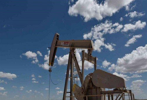 تراجع النفط بعد ارتفاع حدث غير متوقع في الولايات المتحدة