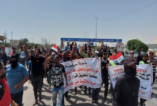 محتجون يغلقون دوائر حكومية وطرق مهمة في الناصرية