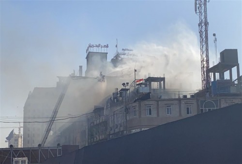 حريق قرب باب قبلة الإمام الحسين في كربلاء (صور)