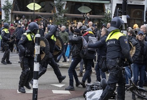 امستردام.. الالاف يتظاهرون احتجاجا على قيود كورونا