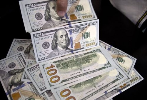 الدولار ينخفض امام الدينار العراقي