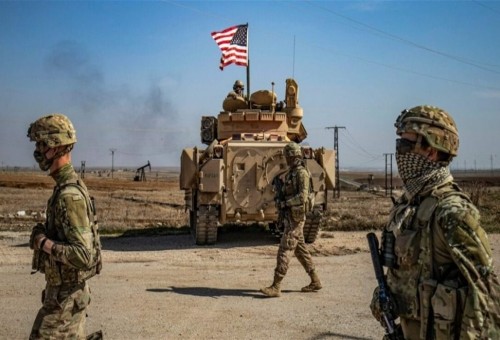 بعد قصف قواعدها العسكرية.. واشنطن تحسم مصير تواجد قواتها في سوريا