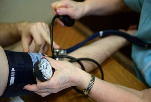 طبيبة تكشف عواقب غير متوقعة لارتفاع مستوى ضغط الدم