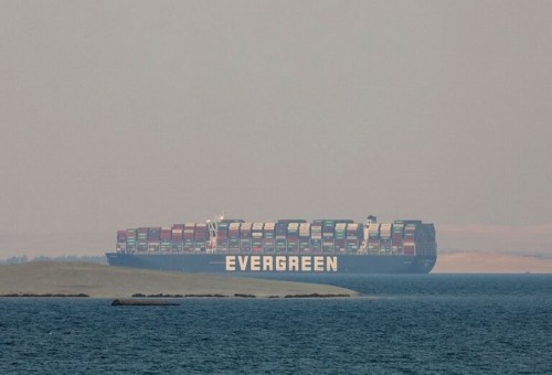 شركة "إيفرغرين" توقف قبول البضائع الإسرائيلية وتعلق الملاحة عبر البحر الأحمر