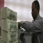 أسعار صرف الدولار تتخطى الـ160 ألف دينار في أسواق العراق